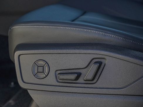 New 2025 Audi Q5 Premium Plus image 17