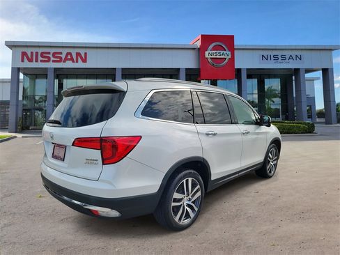 Used 2016 Honda Pilot Touring image 4