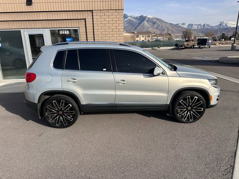 Used 2013 Volkswagen Tiguan SE image 2