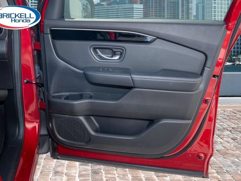 Certified 2025 Honda Pilot Touring image 14