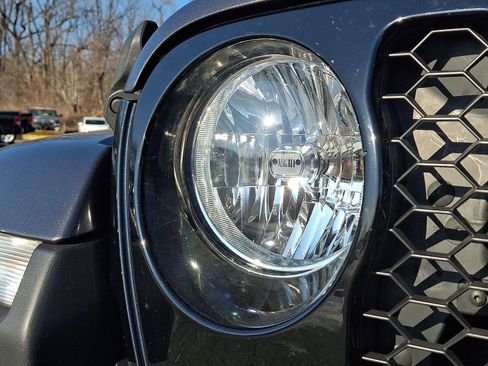 Used 2022 Jeep Gladiator Sport image 10