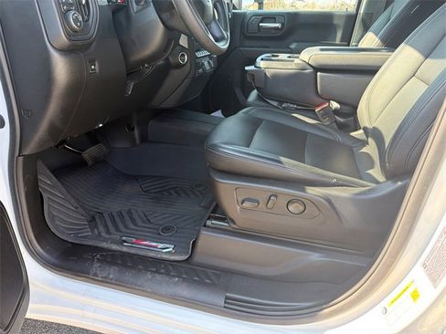 Used 2024 Chevrolet Silverado 2500 Custom w/ Custom Value Package image 9