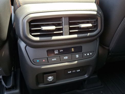 Used 2024 Honda Pilot TrailSport image 11