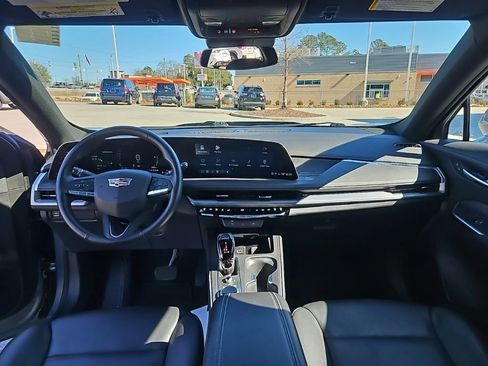 Used 2025 Cadillac XT4 Premium Luxury FWD image 25