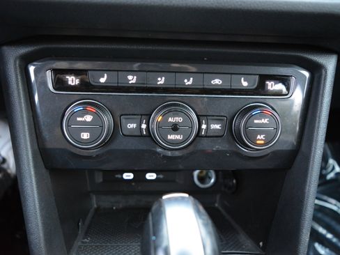 Used 2021 Volkswagen Tiguan SE image 20