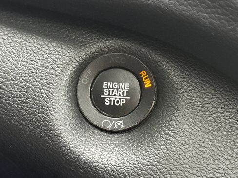 Used 2020 Jeep Cherokee Latitude Plus w/ Comfort/Convenience Group image 22