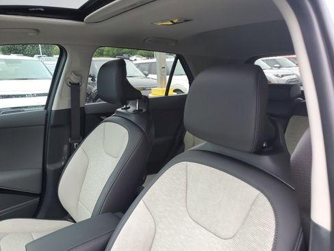 New 2025 Kia Niro SX Touring image 20