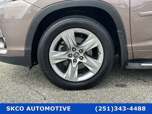 Used 2017 Toyota Highlander Limited image 9