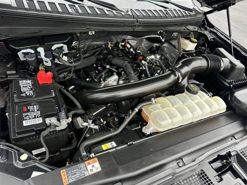 Used 2024 Ford Expedition Limited image 9