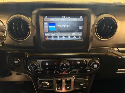 Used 2021 Jeep Wrangler Sport image 17