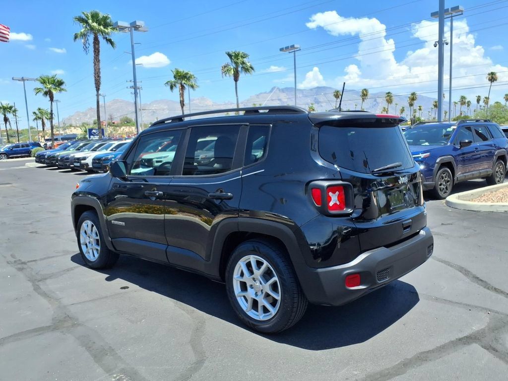 Used 2019 Jeep Renegade Latitude FWD image 12