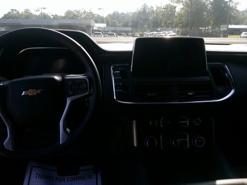 Used 2023 Chevrolet Suburban Premier image 21