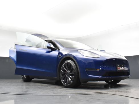 Used 2022 Tesla Model Y Performance AWD/4WD image 31