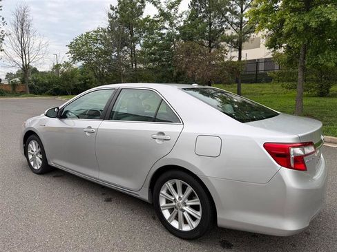 Used 2012 Toyota Camry XLE w/ Leather Pkg FWD image 8