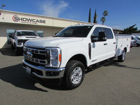 Used 2025 Ford F350 XLT image 4