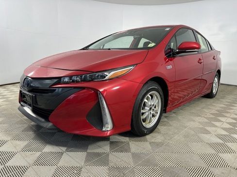 Used 2020 Toyota Prius Prime LE image 3