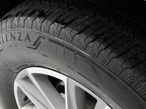 Used 2023 Chevrolet Traverse LT image 19