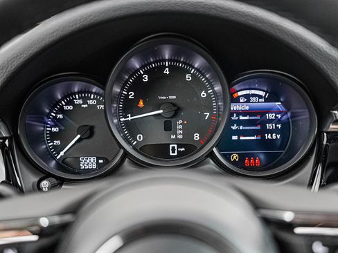 Certified 2026 Porsche Macan AWD/4WD image 18