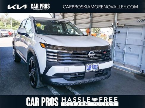 Used 2025 Nissan Kicks SR image 1