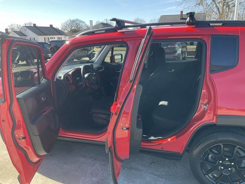 Used 2020 Jeep Renegade Altitude image 8