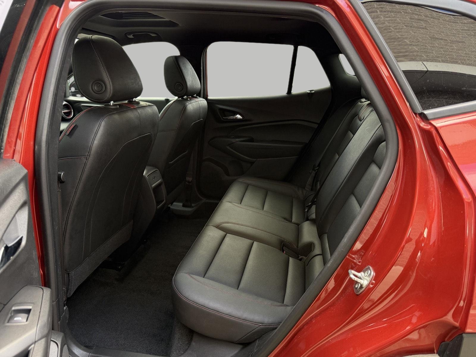Used 2024 Chevrolet Trax RS w/ Sunroof Package FWD image 24