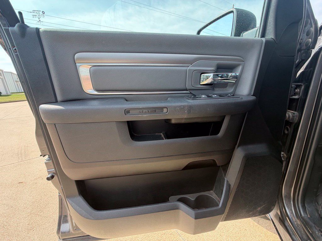 Used 2022 RAM 1500 Classic SLT AWD/4WD image 14
