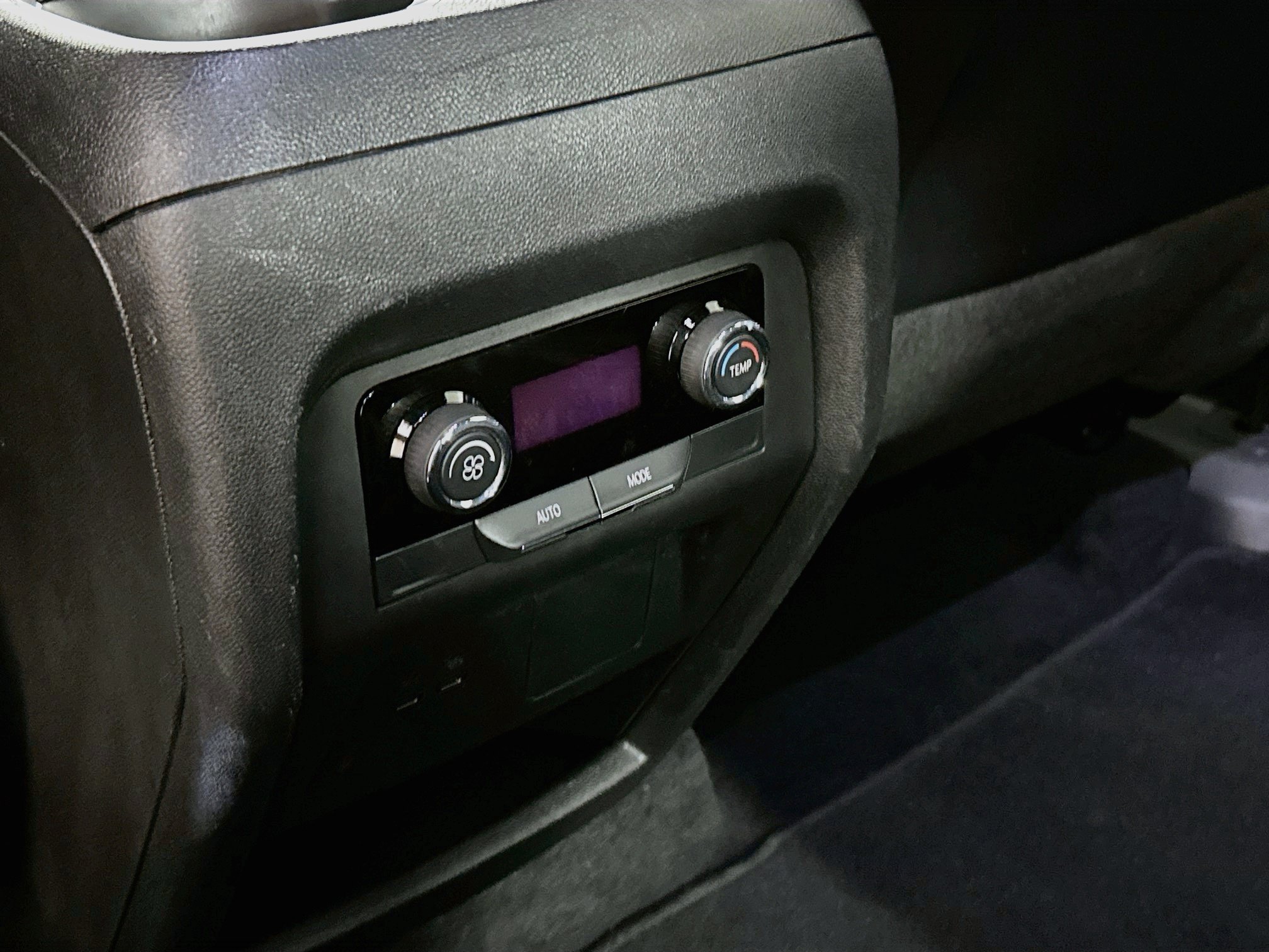 Used 2025 Chevrolet Traverse LT FWD image 27