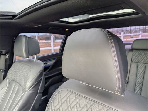 Used 2020 BMW 750i xDrive w/ Executive Package image 16