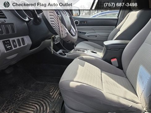 Used 2014 Toyota Tacoma PreRunner w/ SR5 Package image 9