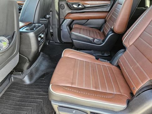 Used 2023 GMC Yukon XL Denali Ultimate AWD/4WD image 31