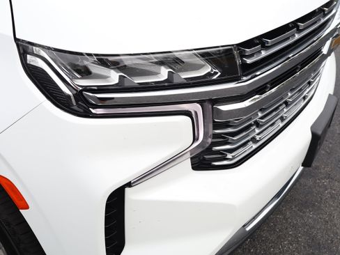 Used 2021 Chevrolet Tahoe Premier w/ Premium Package image 13