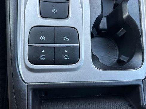 Used 2023 Ford Explorer XLT image 36