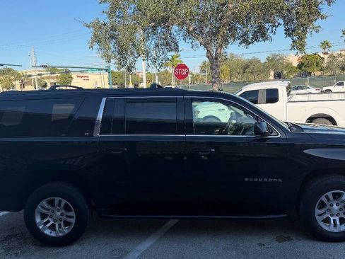 Used 2018 Chevrolet Suburban LT image 4