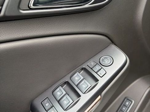 Used 2018 Chevrolet Suburban LT w/ Luxury Package image 22