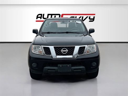 Used 2019 Nissan Frontier SV image 2