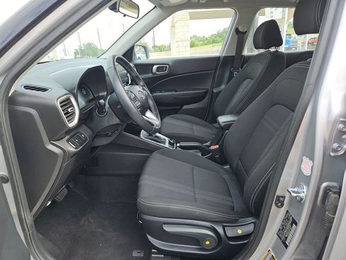 Used 2025 Hyundai Venue SEL FWD image 11