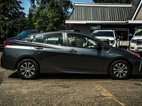 Used 2022 Toyota Prius XLE w/ Advanced Technology Package AWD/4WD image 19
