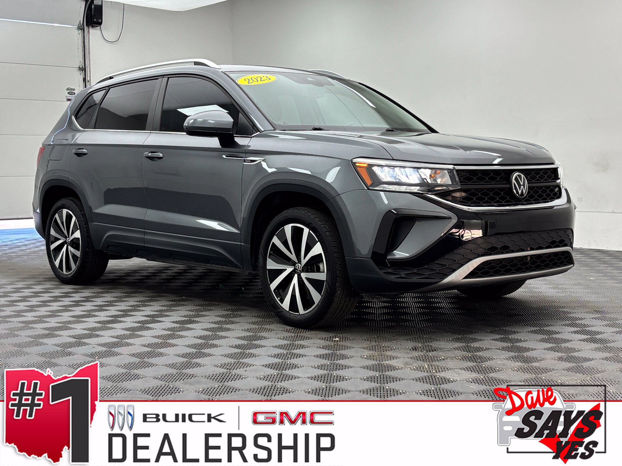 Used 2023 Volkswagen Taos SE w/ Panoramic Sunroof Package FWD image 1