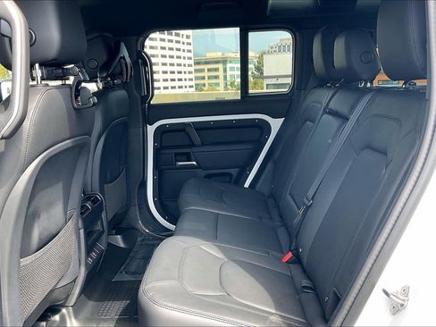 New 2026 Land Rover Defender 110 X-Dynamic SE AWD/4WD image 17