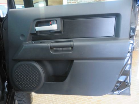 Used 2014 Toyota FJ Cruiser 4WD w/ Upgrade Package image 22
