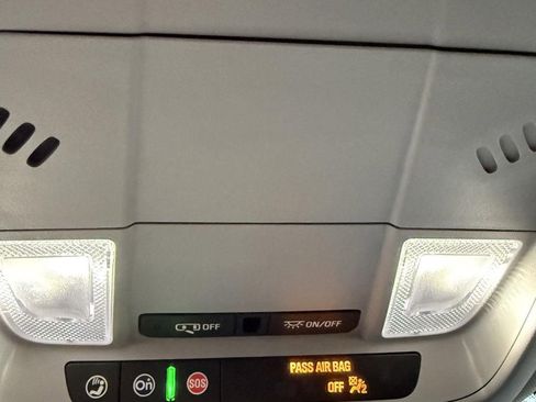 Used 2024 GMC Terrain SLE w/ Driver Convenience Package image 15