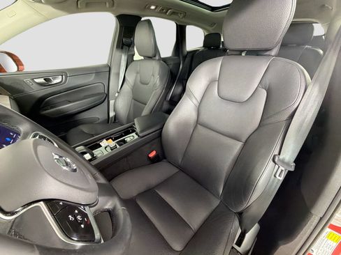 Certified 2023 Volvo XC60 B5 Plus w/ Protection Package Premier FWD image 21