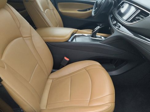 Used 2019 Buick Enclave Essence FWD image 21