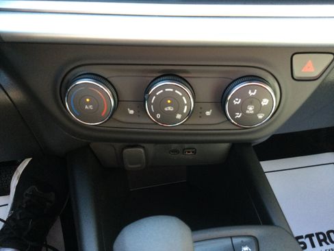 New 2026 Chevrolet Trax RS w/ Sunroof Package FWD image 11