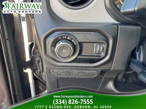 Used 2025 Jeep Wrangler Willys image 17