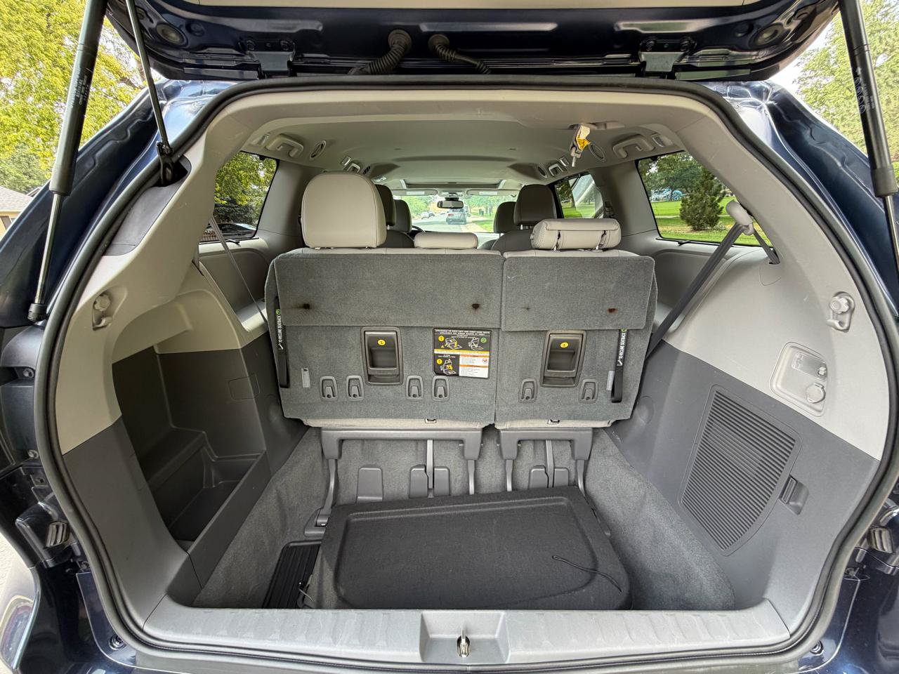 Used 2019 Toyota Sienna XLE w/ XLE Navigation Package AWD/4WD image 19
