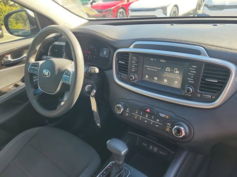 Used 2020 Kia Sorento AWD V6 image 8