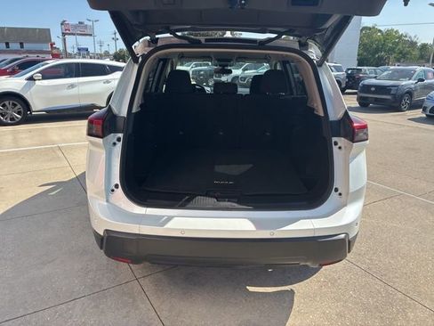 Used 2025 Nissan Rogue SV image 8