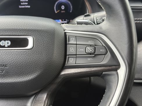 Used 2022 Jeep Grand Cherokee Limited AWD/4WD image 15