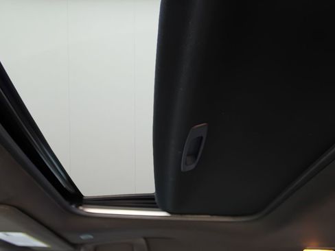 Used 2025 Toyota Sienna XSE image 10